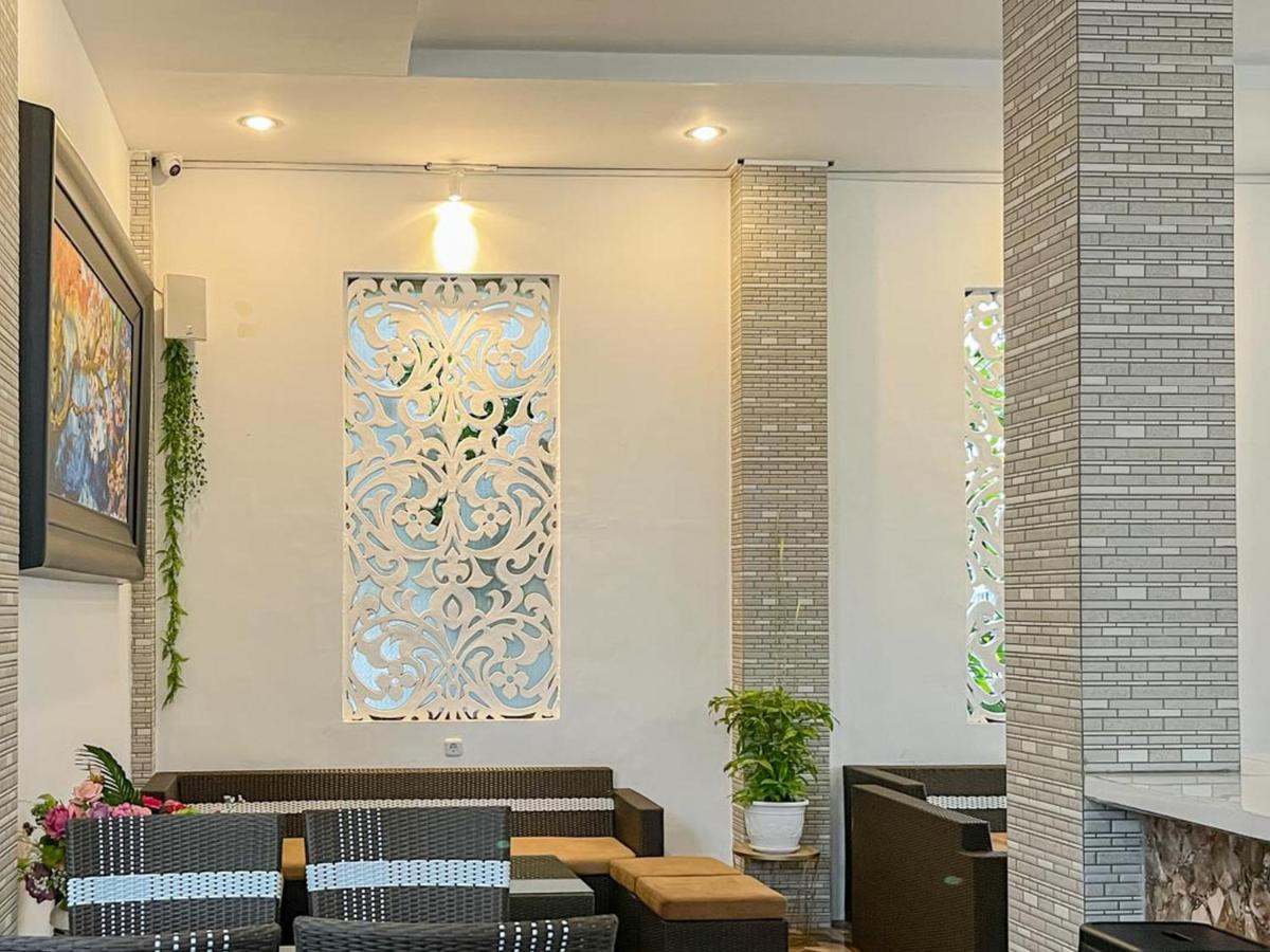 Sakura Guest House By The Lavana Batu  Bagian luar foto